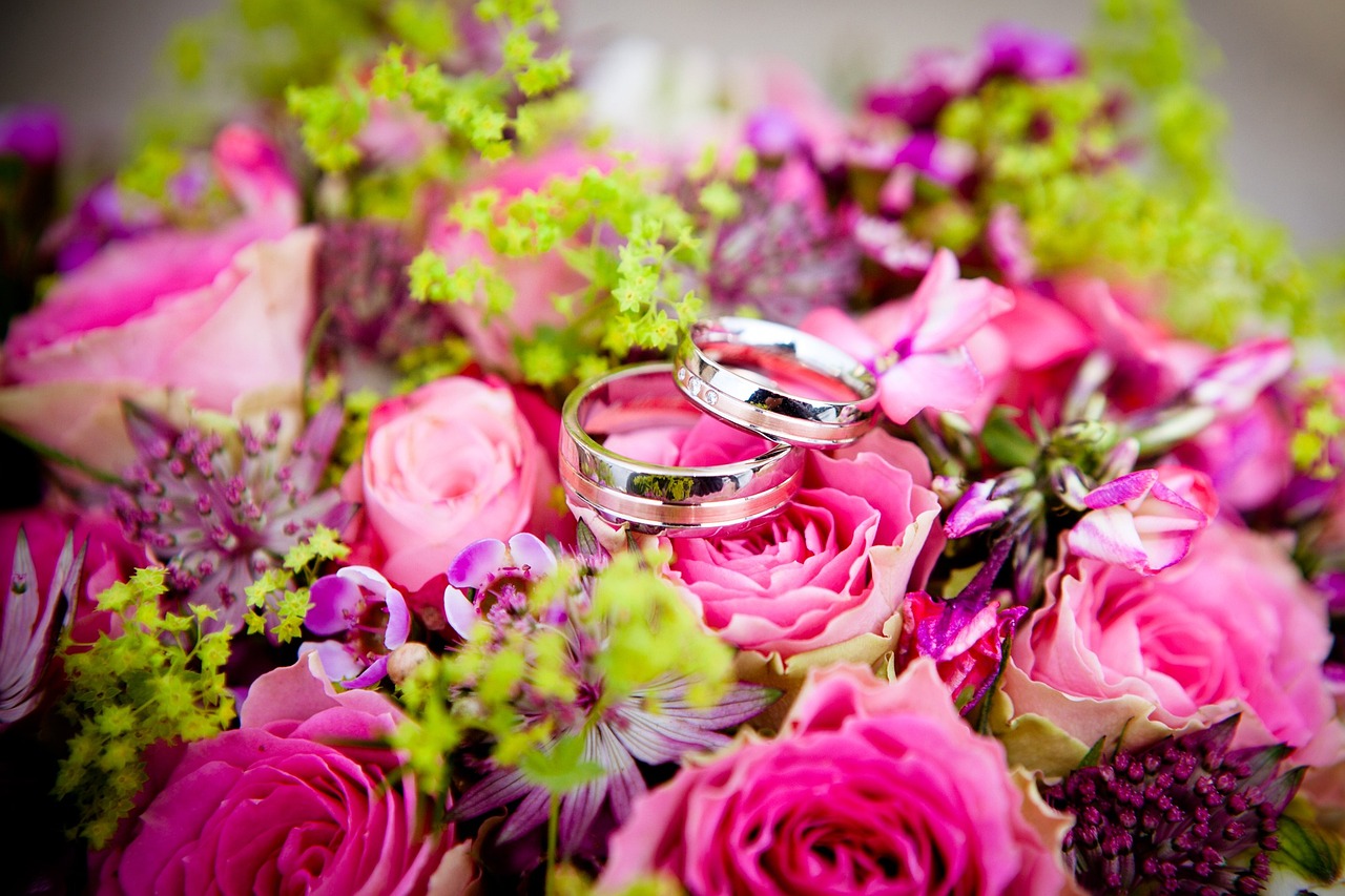 10 Najbardziej przystępne pomysły dekoracji ślubnych