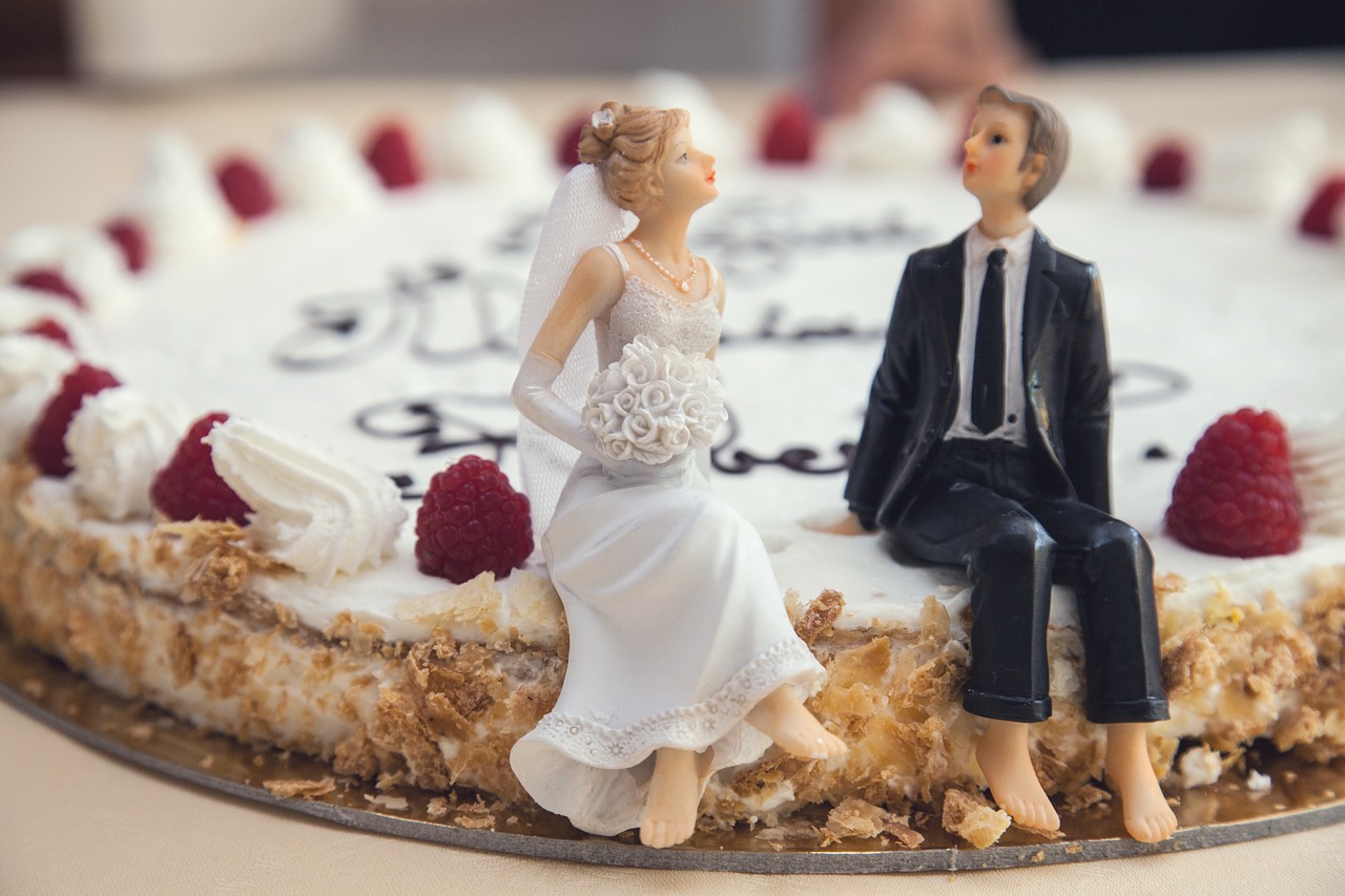 Najlepszy czas cięcia tortu weselnego, aby uszczęśliwić gości